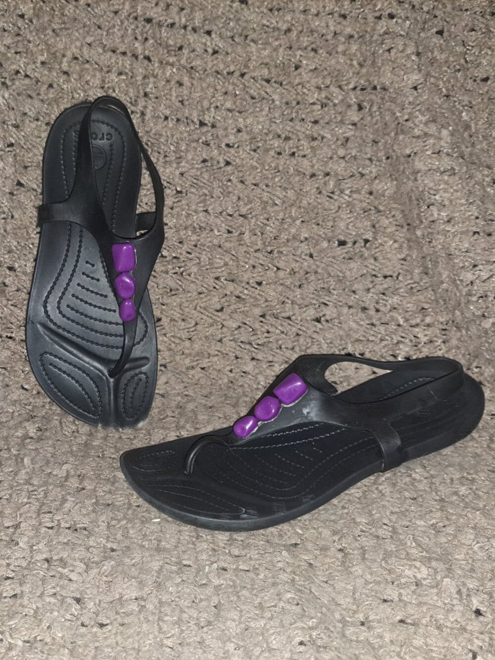 CROCS-Sexi Aliana-Comfort T-Strap Thong Sandals-Black/Purple-SZ 8-Excellent
